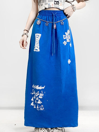 文字の帆船と十字架のプリントが施されたブルーのY2K Aラインスカート