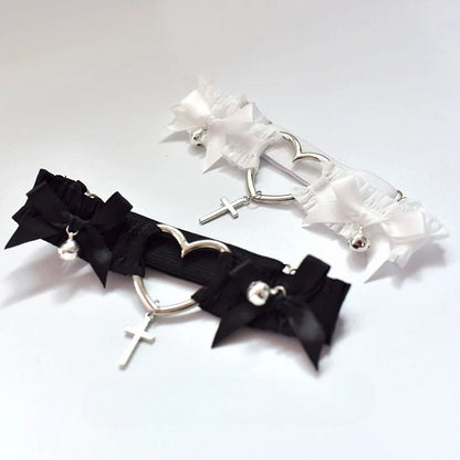 ブラック/ホワイトの蝶結びパンクチョーカーディテールペンダントクロス