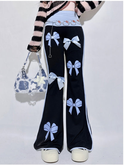 Schwarze Schlaghose mit hoher Taille und blauen Schleifen