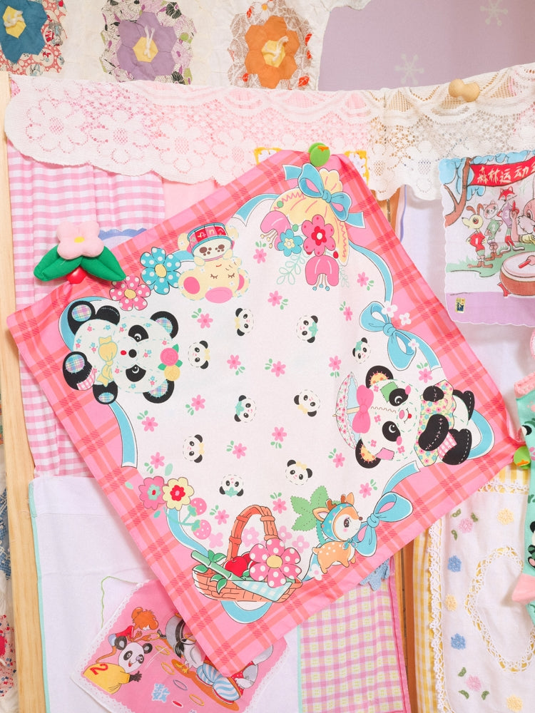 ピンクのチェック柄の花柄とパンダ柄のスカーフ