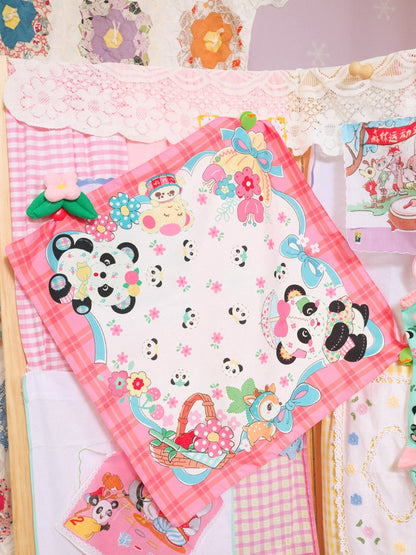 ピンクのチェック柄の花柄とパンダ柄のスカーフ