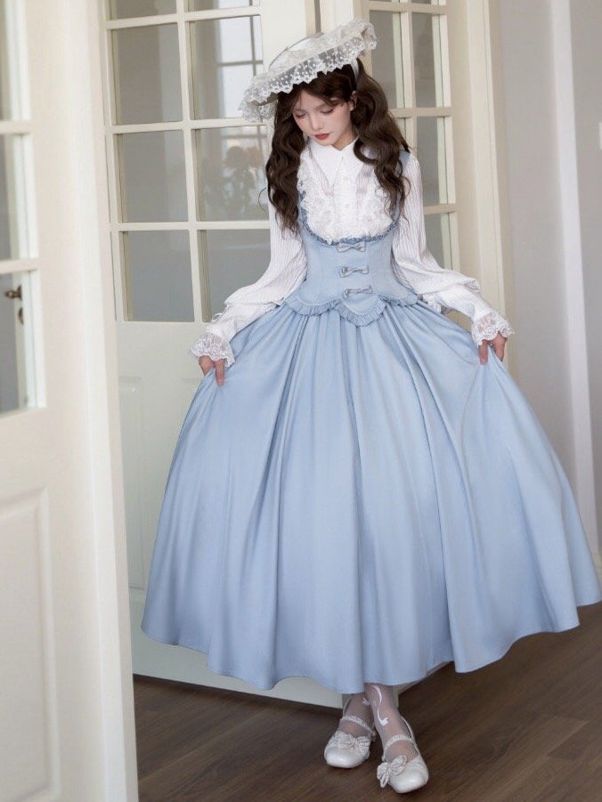 Klassisches Lolita-Kleid mit Rüschen an der Brust und unter dem Rocksaum, gewellt, elegant, Blau