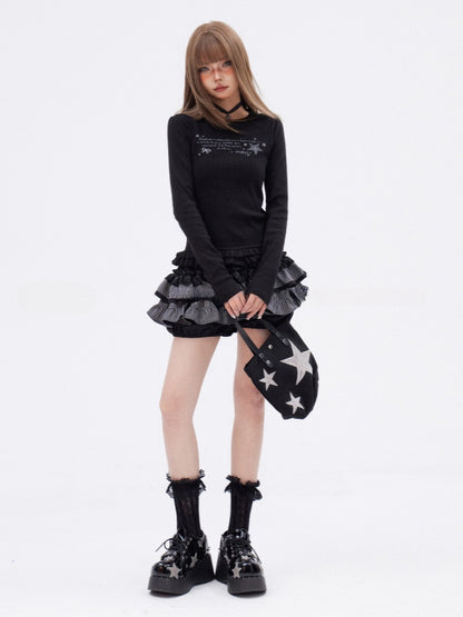 Schwarzes, eng anliegendes, bedrucktes Top mit Rundhalsausschnitt, gestuftem Rüschenbesatz