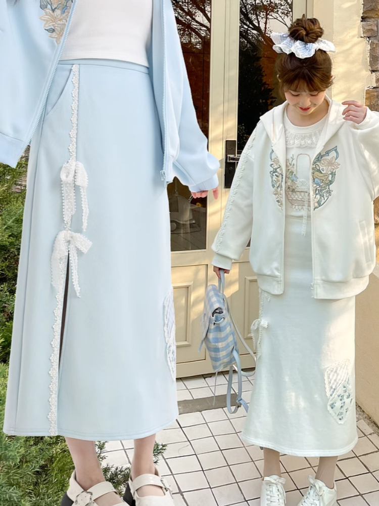 ブルーレースリボンサイドスリットフローラルアップリケスカート