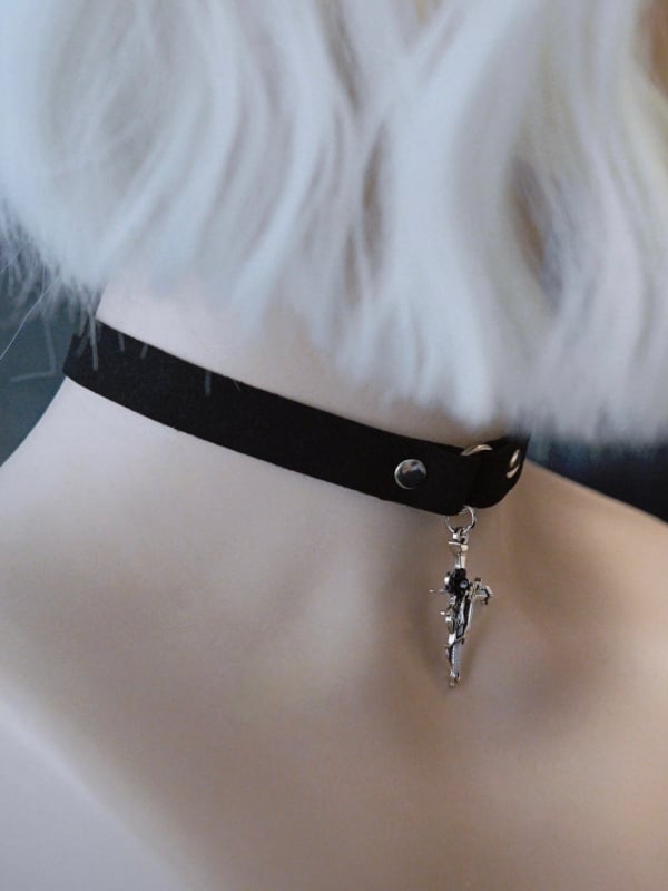 Kreuz verzierter Choker Gothic Anhänger Rosette Schwarz