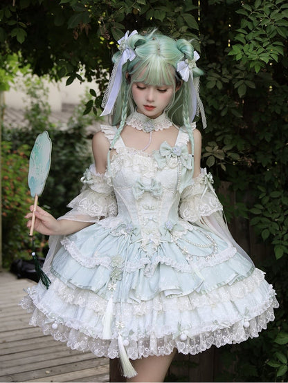 Grünes Lolita-Korsettkleid mit Schleifenakzenten, Ketten und Blumenperlen