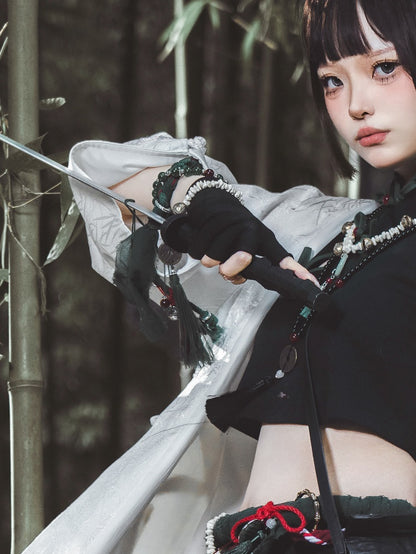 Grünes Armband / Schwarzer Handschuh