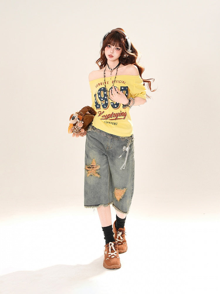 イエローのオフショルダーナンバープリントTシャツネックライン