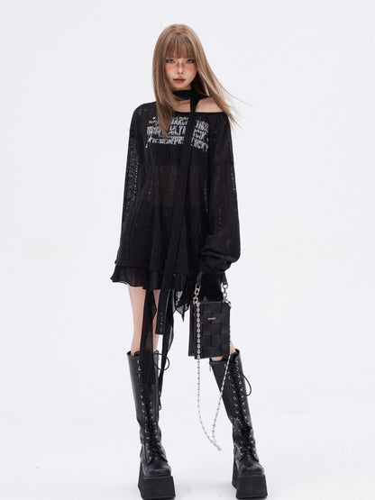 Schalfreies bedrucktes Strickoberteil mit schwarzem asymmetrischem Saum und Aussparungen