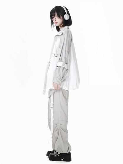 und weiße Techwear-Sonnenschutzjacke mit grauem Saum und Colorblock-Kordelzug