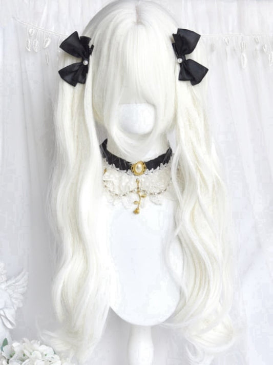 Cremeweiße Perücke mit kurzem Bob-Schnitt und Pony+Doppelt gewellte Pferdeschwanz-Krallenclips