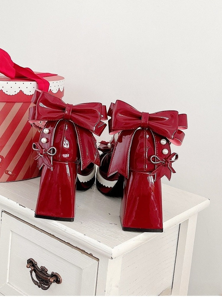 Herzsüßes rotes PU-Lolita-Schnallenriemen, Schleife, Perlenverzierung, Janes-Leder mit Mary-Akzenten in Weinrot