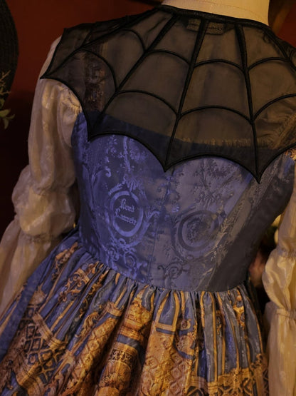 Organza-Brosche mit Mottenmotiv, Spinnennetz-Stickerei, Schmetterling und abnehmbarem schwarzem Fake-Halsband