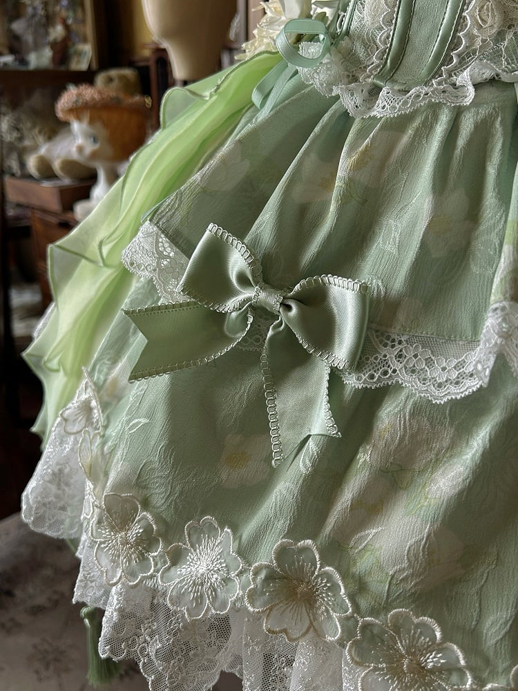 Korsettrock mit grünem Oberteil und Froschknöpfen sowie Lolita-Blumentaillenverzierung