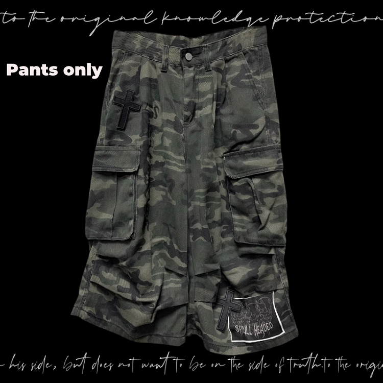Camourflage Cross and Skeleton Appliques Cargo Shorts Pockets