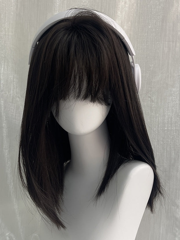 Schwarze, über der Brust lange, glatte Kunsthaarperücke mit vollem Pony