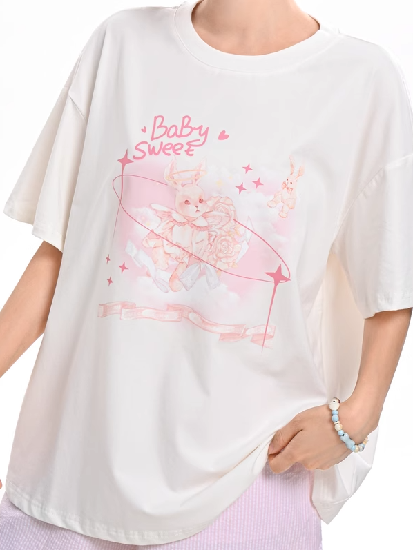 Weißes, lockeres, süßes T-Shirt mit rosa Hasen-Print und Rundhalsausschnitt