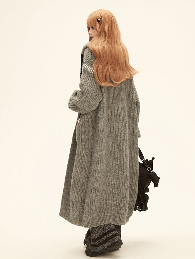 グレーのロングフードカーディガン