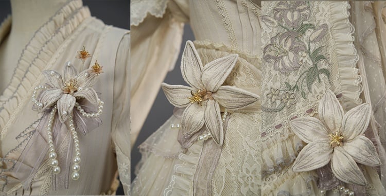 Blaue/lila/graue Lilienbrosche mit Perlendetails