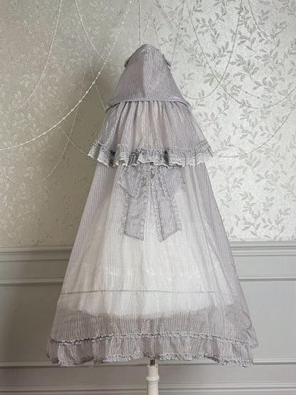 カスケードグレーのフリルシルバートリミングクローク