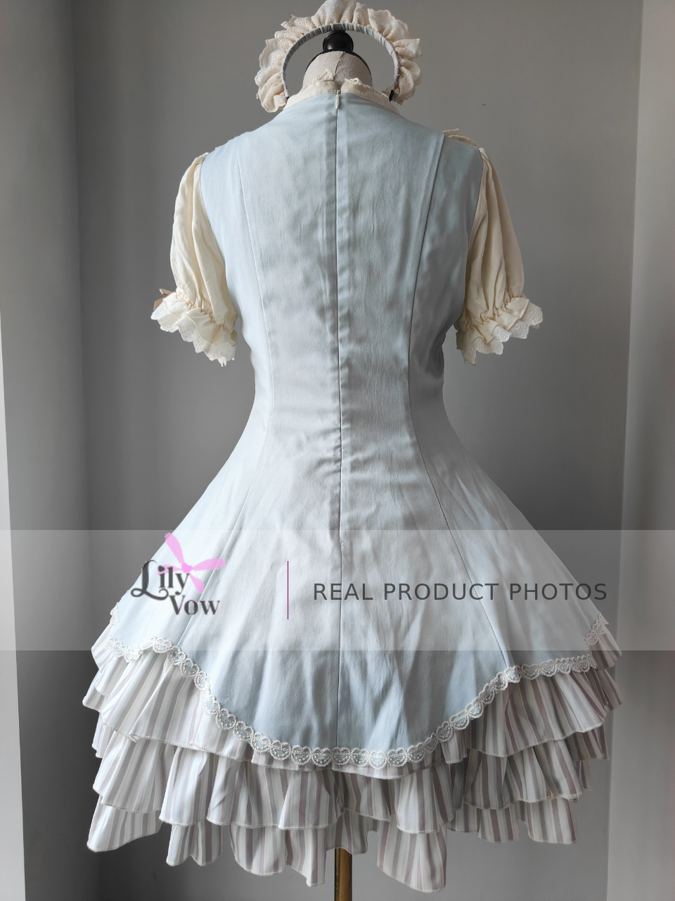 Beige and light blue puff-sleeve scalloped hem Lolita dress real product photo - back view