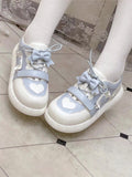Blaue Sneakers mit Schleifenakzenten in Weiß und