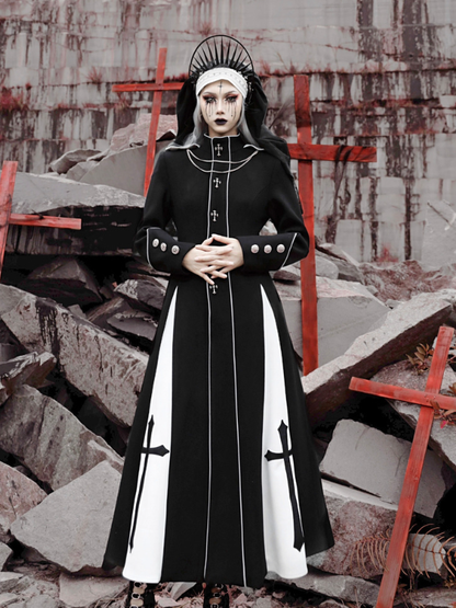 黒と白のハイネックゴシックウールコート