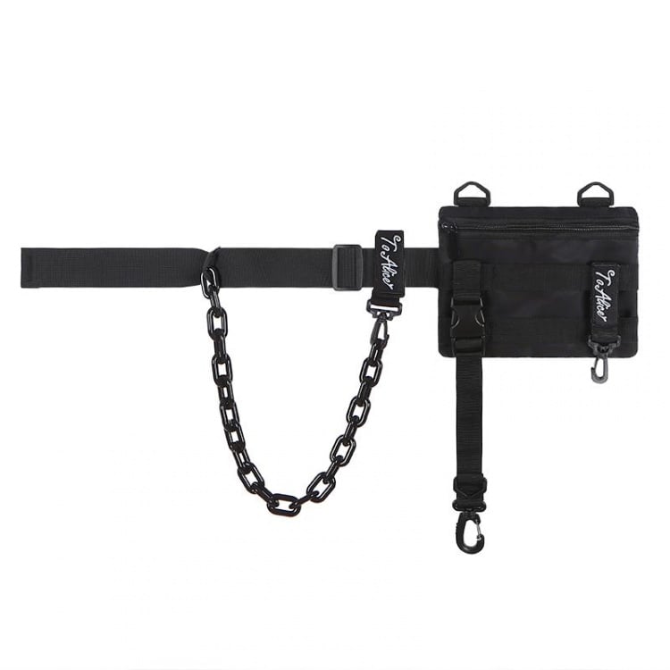 Schwarze Gürteltasche mit Kettendesign