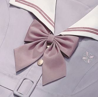 Dunkle Krawatte mit rosa Schleife