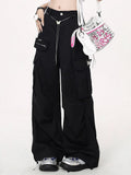 Hose mit weitem Bein und schwarzer Techwear-Taille und Cargo-Schmetterling