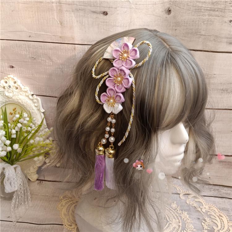 扇形のタッセルが特徴の桜ヘアクリップ