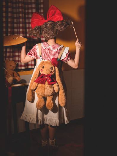 Apple Pie Little Painter Plüschhasentasche, Braun und Rot