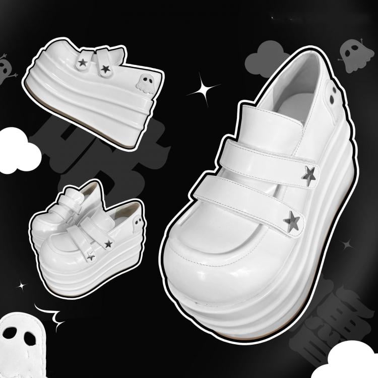 Weiße Plateauschuhe im Little Ghost Design