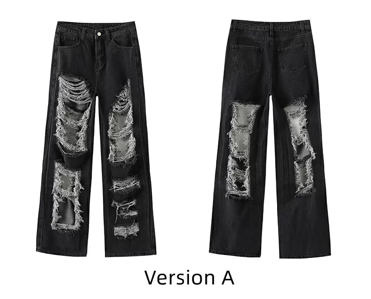 Distressed Jeans mit Fransen und schwarzen Löchern