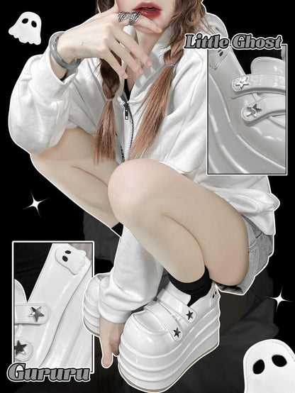 Weiße Plateauschuhe im Little Ghost Design