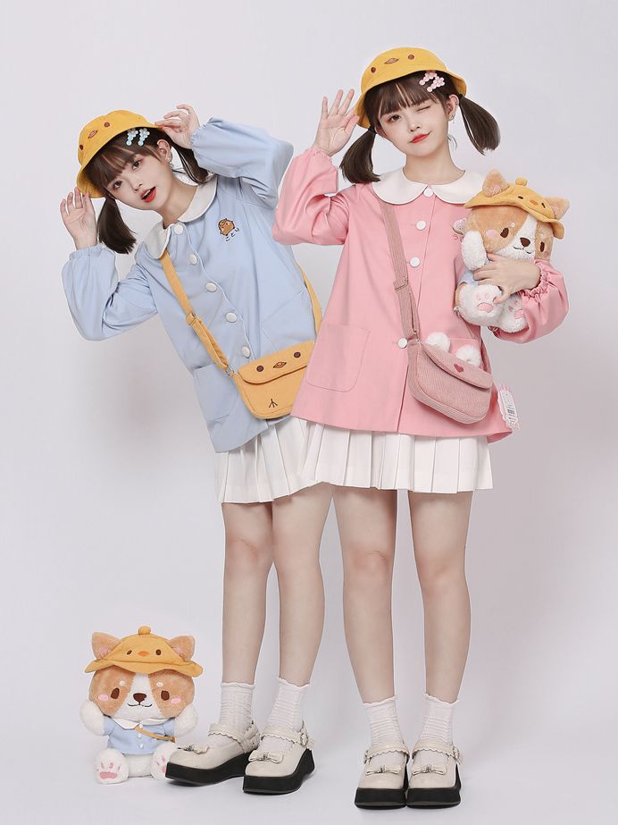 ピンクのウサギの耳のクロスボディ