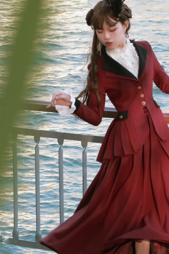 プラスサイズ対応 - ワインレッドのプリーツディテールブレザースカートセット