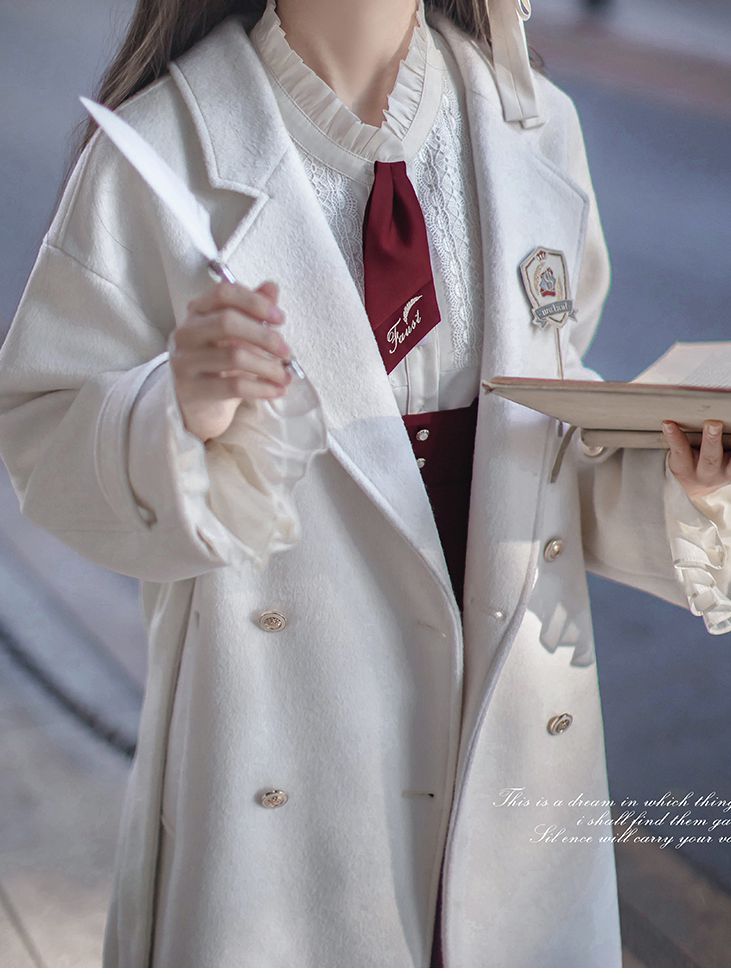 V-neck Pea White Coat