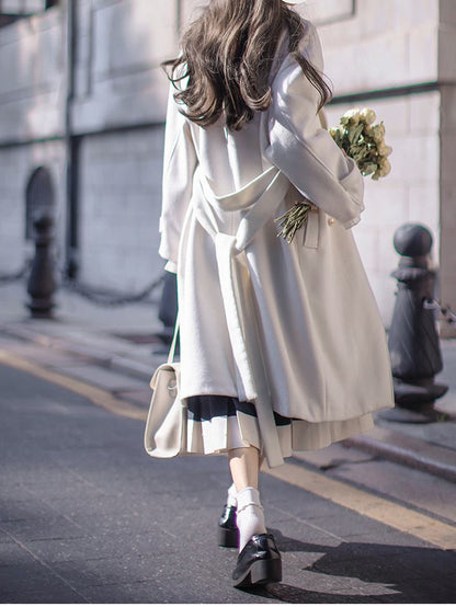 V-neck Pea White Coat