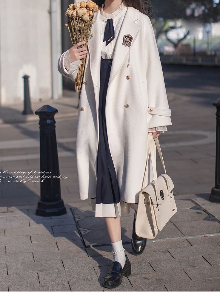V-neck Pea White Coat