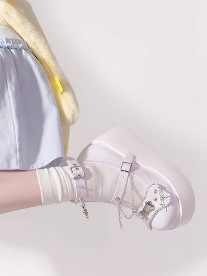 メタルボーン装飾の白い厚底パンクシューズ