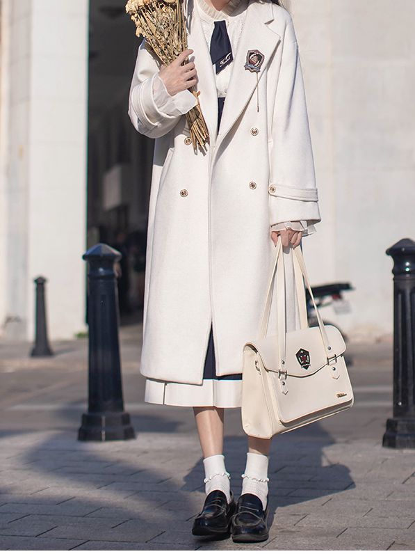 V-neck Pea White Coat