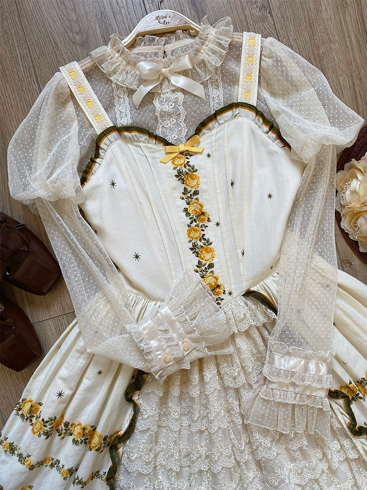 ベージュのフリルネックライン、ジュリエットスリーブ、シースルーブラウス