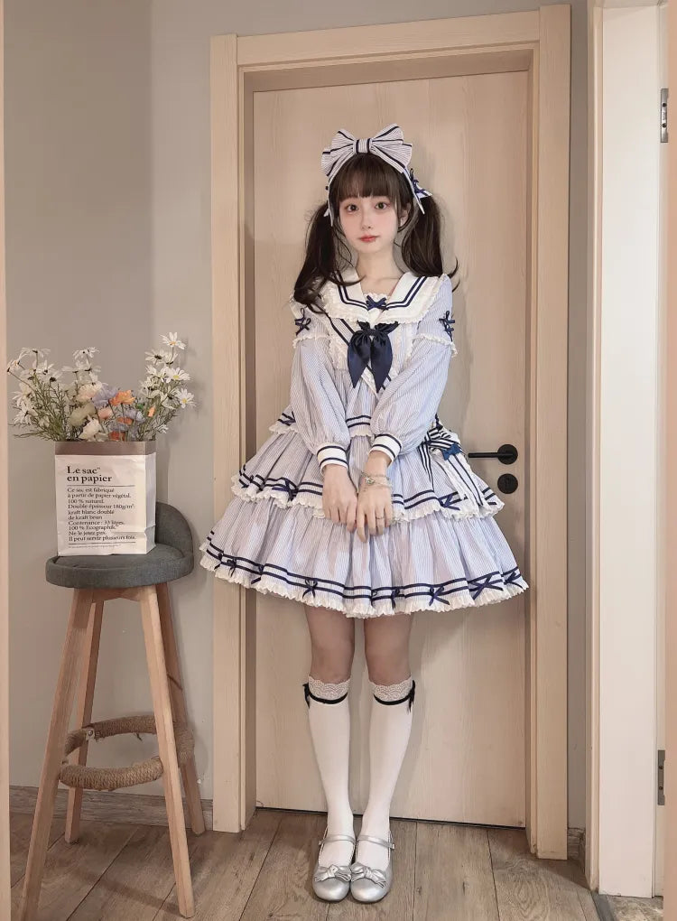 Gestreiftes blaues Sommerkleid mit abnehmbarem Ärmel-Lolita-Kragen, kurzes Matrosenkleid