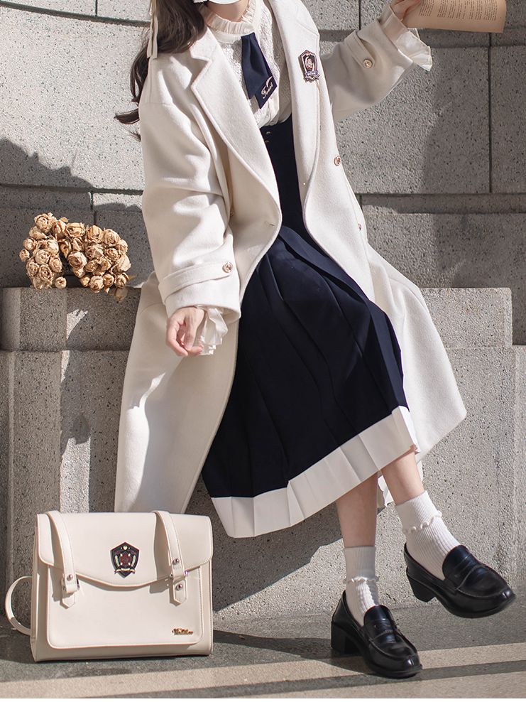 V-neck Pea White Coat