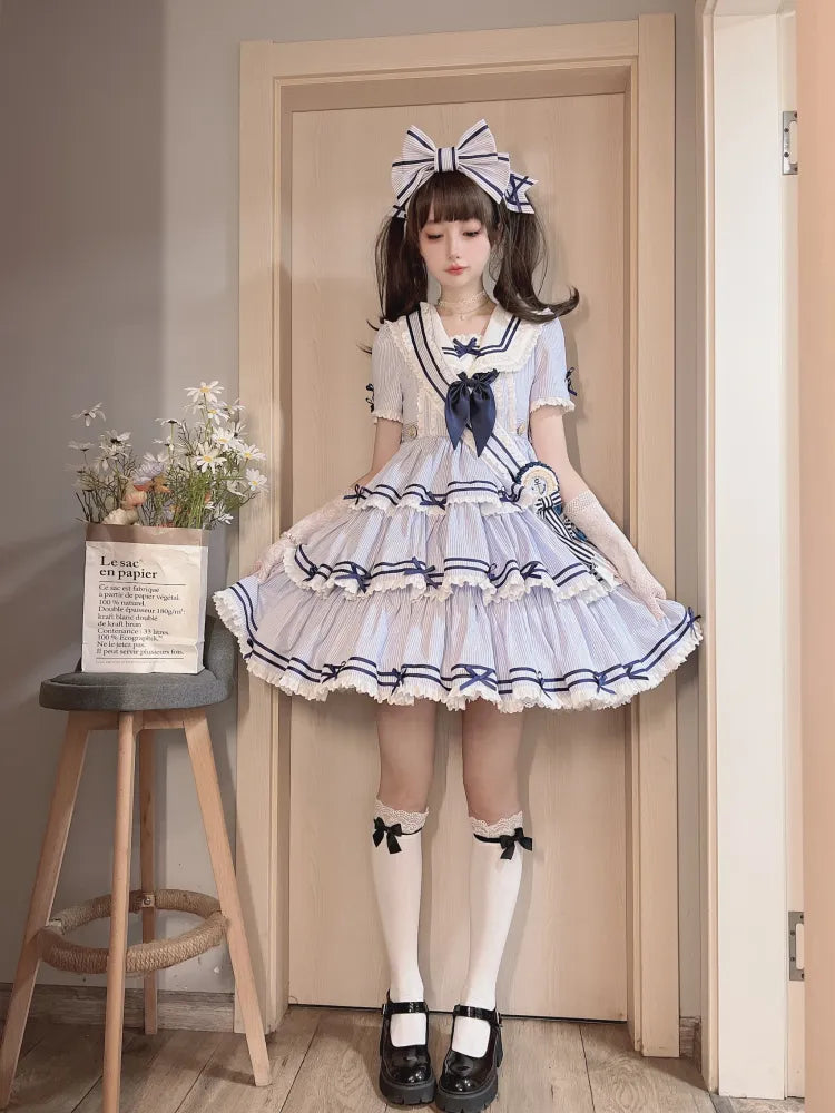 Gestreiftes blaues Sommerkleid mit abnehmbarem Ärmel-Lolita-Kragen, kurzes Matrosenkleid