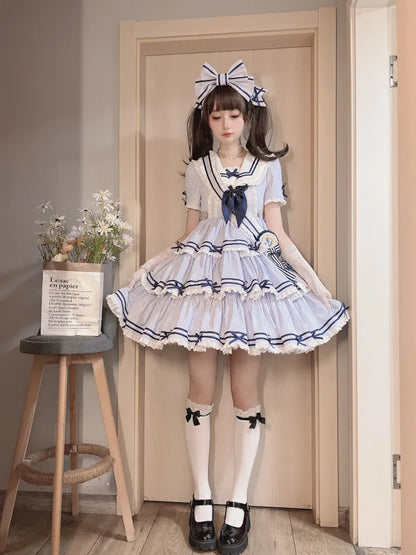 Gestreiftes blaues Sommerkleid mit abnehmbarem Ärmel-Lolita-Kragen, kurzes Matrosenkleid