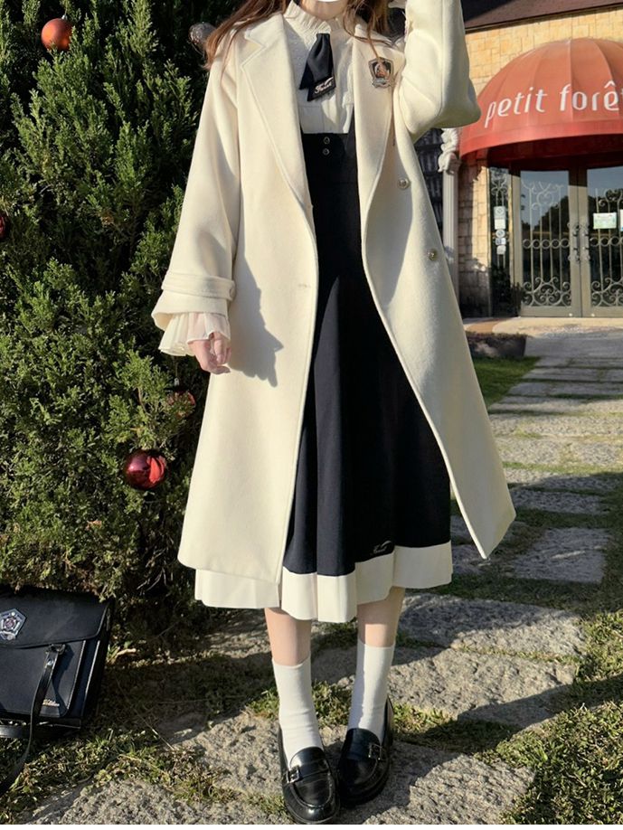 V-neck Pea White Coat