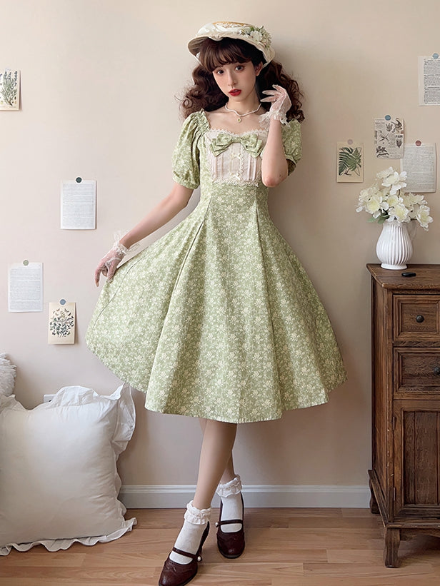 Kurzes, elegantes, klassisches Lolita-Kleid mit Blumenmuster und grünen Ärmeln, OP