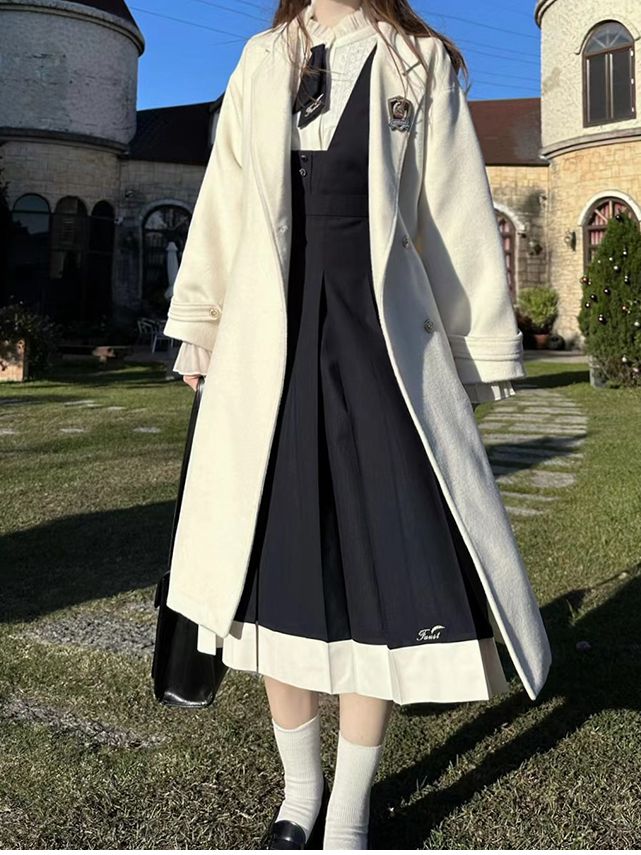 V-neck Pea White Coat